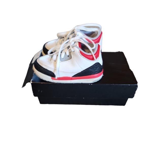 Jordan 3 Retro (TD)"White Fire Red" Sneakers(2013) - Picture 3 of 7